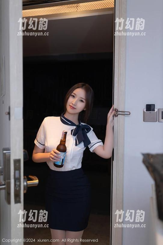 秀人网 - 十九九最新美图：穿上高跟鞋，她是要上天嘛！