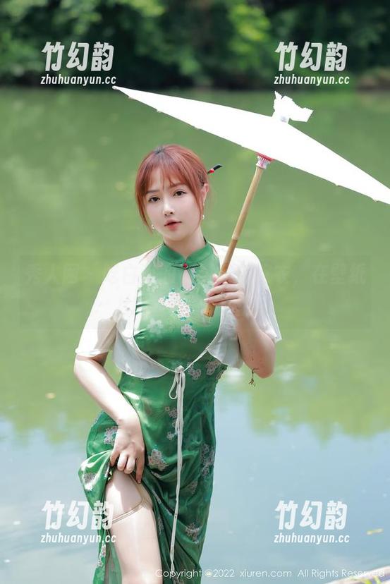 秀人网-吃白菜的vi菜菜 秀人网 - 吃白菜的vi菜菜与皮衣,在壁纸上尽显不凡的搭配!