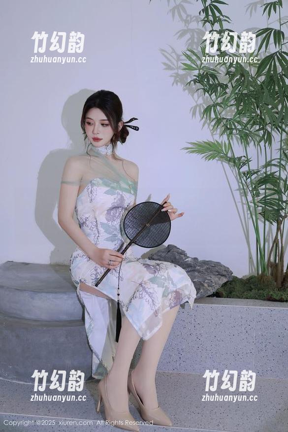 秀人网 - 看小纯子的全套写真，双马尾加成，莫名让我想起小时候的单纯。