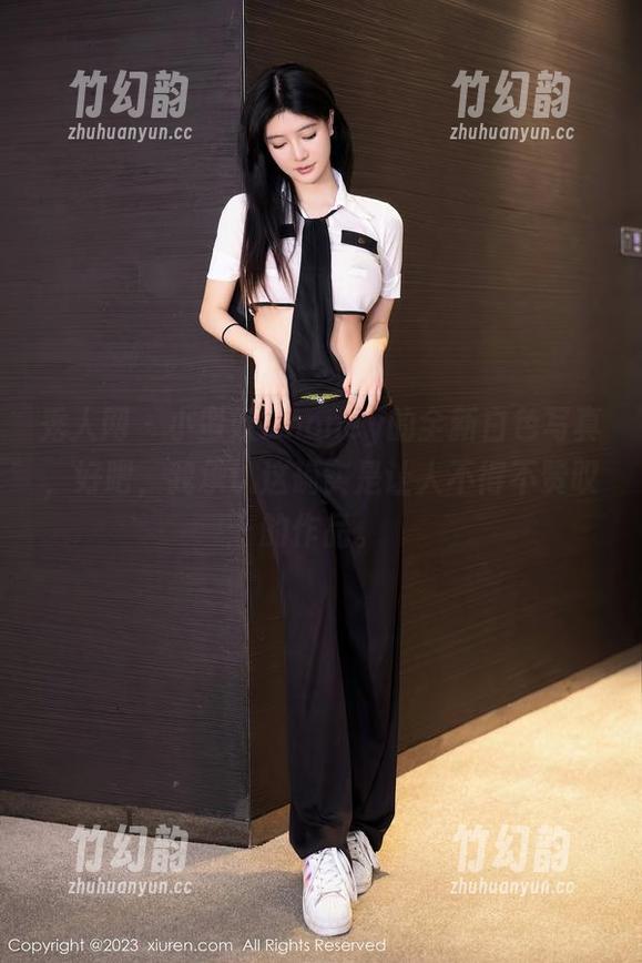秀人网 - 小蛮妖_honey的全新白色写真，好吧，我承认这确实是让人不得不赞叹的作品。