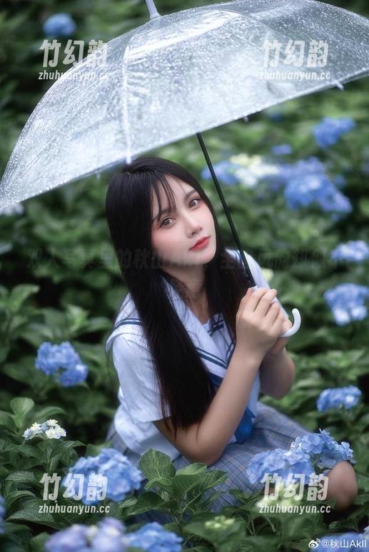 双人写真里的秋山AkI，全套风韵却似不经意