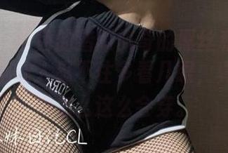 微密圈 – 粉色的猪陈佩奇的黑丝私房图集，看着都让人忍不住多看几眼，真不晓得她怎么这么会穿。
