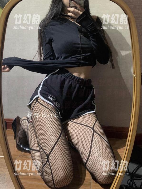 微密圈 - 粉色的猪陈佩奇的黑丝私房图集，看着都让人忍不住多看几眼，真不晓得她怎么这么会穿。