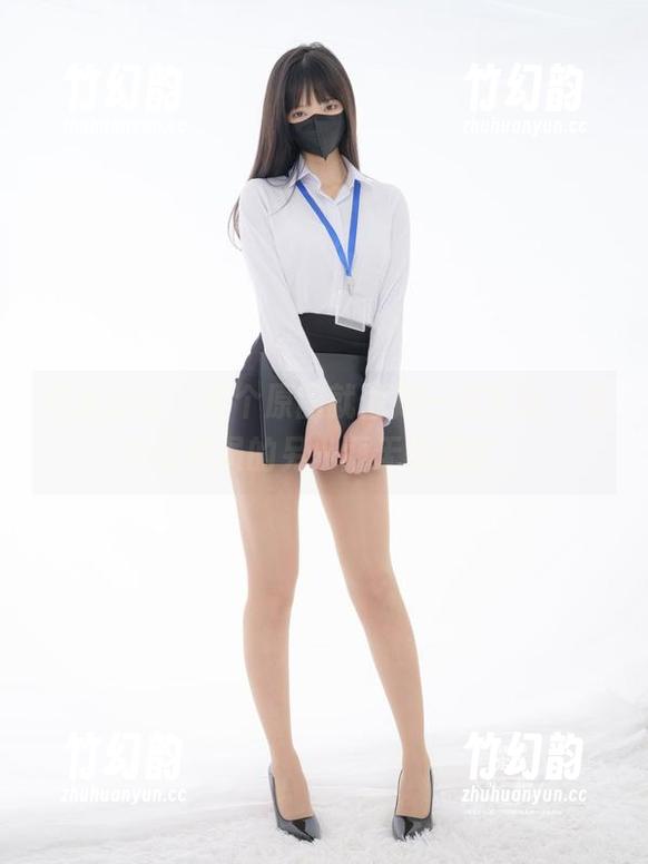 紧急企划 - 整个原图就像是一面壁纸，见希让职员的另一面无处藏匿。