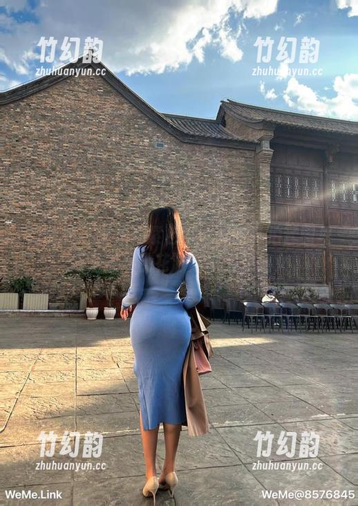 紫色哒豚豚 微密圈 - 女孩在紫色哒豚豚的私拍套图里,像是刚从桃花源走出来的仙女。