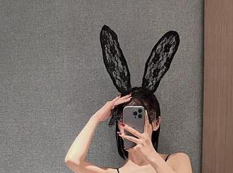 微密圈 – 一言不合就让你陷入脸红Dearie的吊带美图，资源过剩得不想走