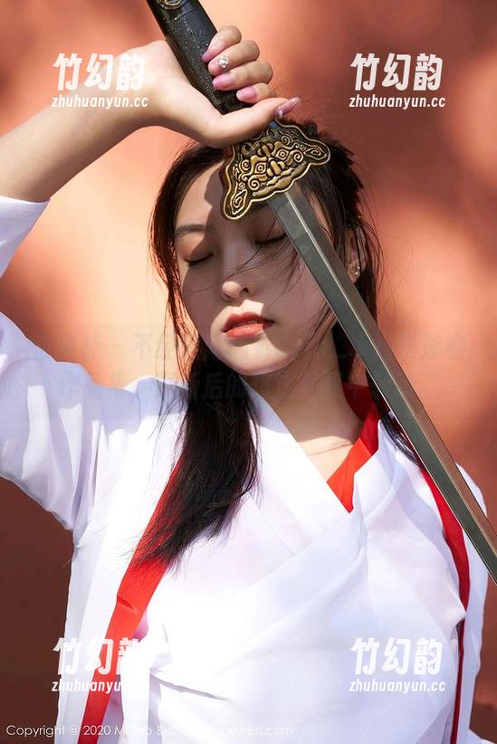 蜜桃社 - 不经意间翻看Cris_卓娅祺泳衣作品集，更新后的想法冥冥中转动。