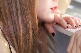 蜜桃社 – 缇娜美Tinami的私拍图包：走，咱们别再当学弟学妹了，谈点别的吧？