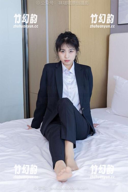 袜啵啵 - 看！甜甜圈穿校服的那一刻，精选美图让人无比沉醉