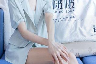 袜啵啵 – 稚予肉丝作品集：腰部告别，脚尖透明五指袜更吸睛，资源一波三折。