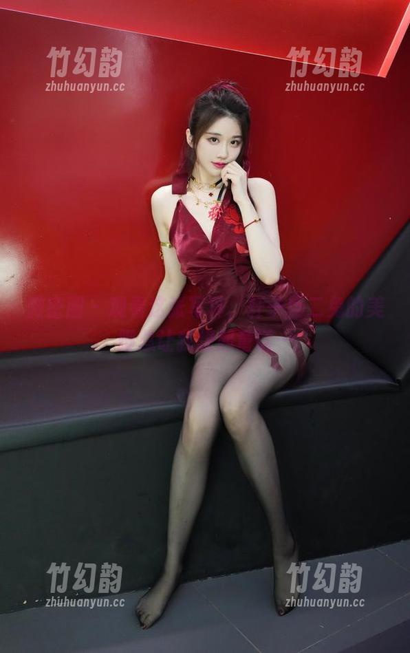 微密圈 - 观看这张写真，轩子巨二兔的美脚总让我想起童话…