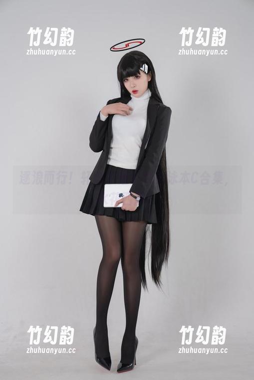 逐浪而行！轩萧学姐最新竞泳本C合集，水花四溅！