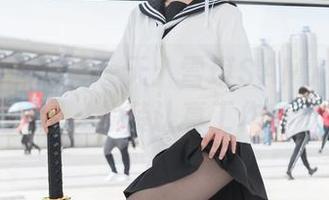 OL后辈出差第一天：雪琪SAMA最新美图，假装认真工作中