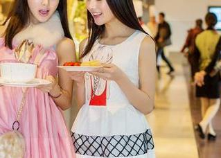 青豆客 – 圣诞主题的高清图册，汪佩妮Penny似乎在和冬天打情骂俏，画外音特别：“我凉，但我任性。”
