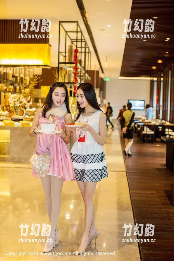 青豆客 - 圣诞主题的高清图册，汪佩妮Penny似乎在和冬天打情骂俏，画外音特别：“我凉，但我任性。”