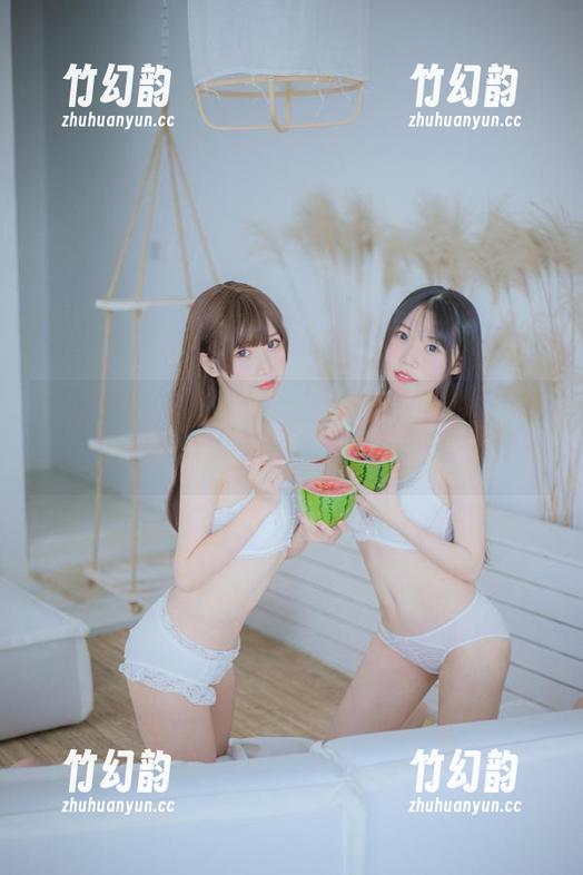 香草喵露露新的“衣柜掀翻”行动，最新写真集中的西装丝袜你懂的！